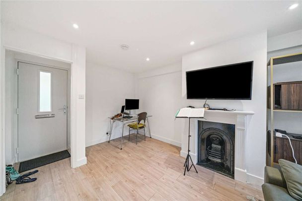 A ground floor one bed flat. - Photo 1