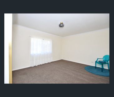 4 BEDROOM FAMILY HOME - Photo 6