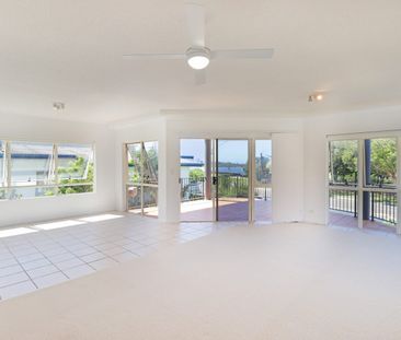 COASTAL LUXURY LIVING IN THIS STUNNING THREE BEDROOM APARTMENT - Photo 1