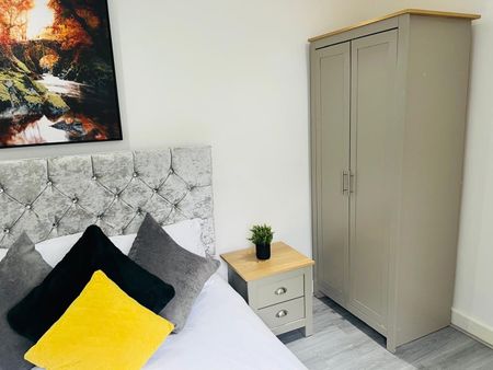 1 Bed Flat, Manchester, M12 - Photo 5