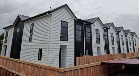 Modern 3BR Townhouse in Hamilton East! - Photo 5