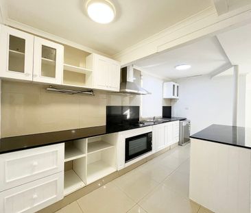 Unbeatable Deal !ALL-INCLUSIVE LIVING! Renovated 3-Bed Unit in the ... - Photo 4