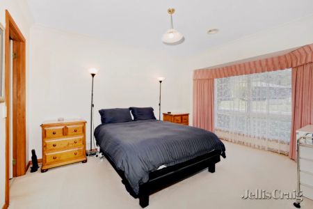 4 Bed, 2 Bath - Photo 5