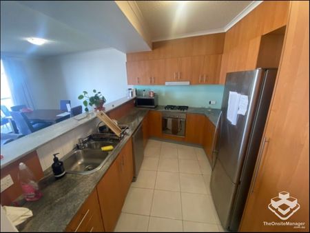 SPRING HILL SPACIOUS two BEDROOMs FURNISHED APARTMENT - Photo 2