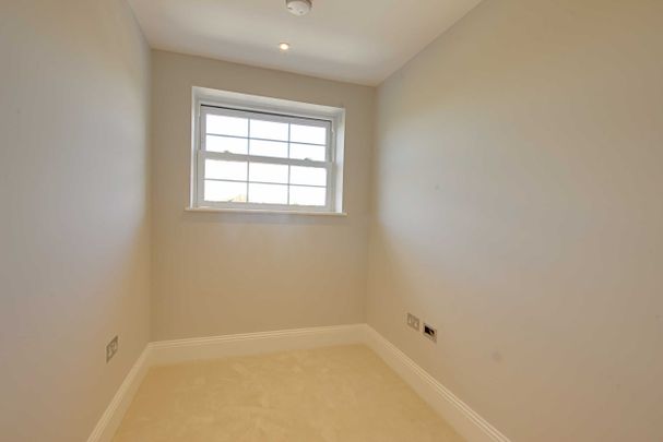 Totteridge Lane, London - Photo 1