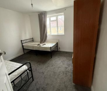 4 bedroom terraced house to rent - Photo 6