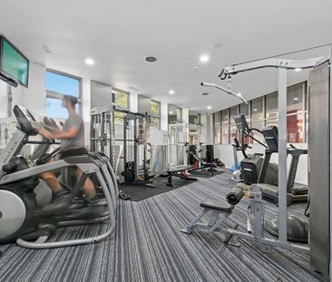 ***Arncliffe Luxury 1-Bed with Pool, Sauna, Study & Private Enterta... - Photo 2