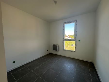 Location Maison 4 pièces 84m² ST JULIEN L ARS 86800 - Photo 2