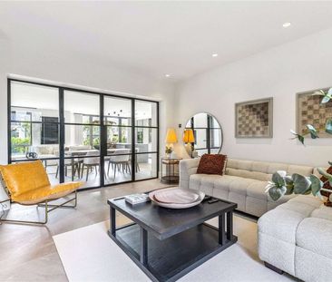 Beautifully designed, four-bedroom fully furnished luxury home - Photo 1