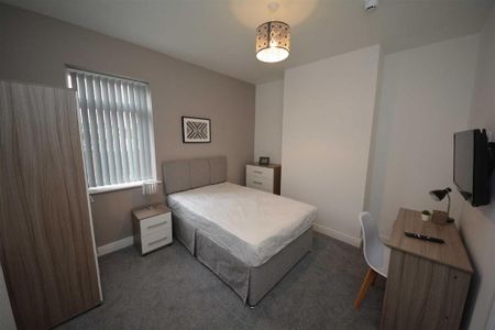 1 bedroom in a house share to rent - Photo 3