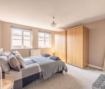 Amberley Place, Windsor, SL4 - Photo 1
