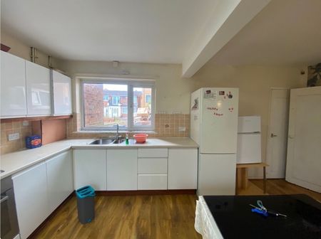 Room in a Shared House, Arley Moss Walk, M13 - Photo 5