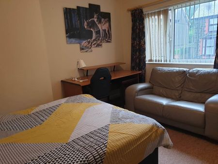 108 Caernarfon Road - Photo 4