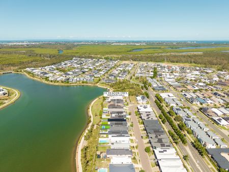 LAKESIDE BEAUTY WITH A POOL - Photo 5