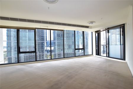 1102/63 Whiteman Street - Photo 3