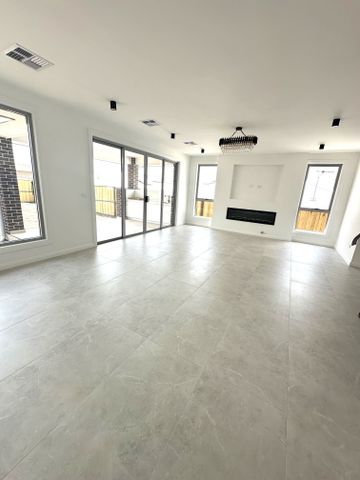 Impressive Brand-new Architectural family home. (Open House: Saturday 1:15pm- 1:45pm ) - Photo 4