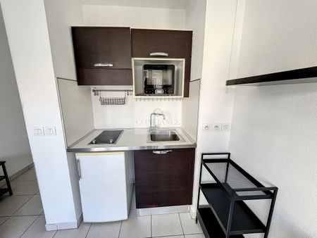 Location Appartement 1 pièce 16m² ST LAURENT DU VAR 06700 - Photo 2