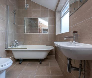 3 bedroom terraced house to rent - Photo 2
