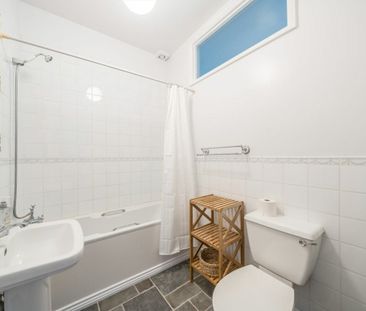 London Road - Photo 2