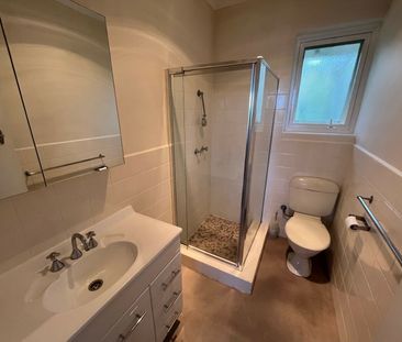 Top-Floor Malvern Apartment with Leafy Outlook Opposite Malvern Gar... - Photo 6