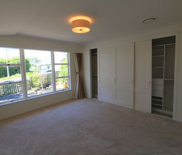 Three bedroom, Pets allowed - Photo 1