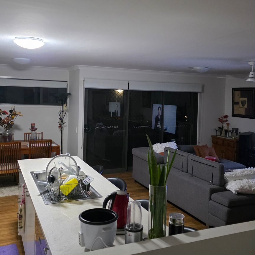 Carseldine - Photo 1