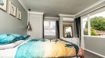 Family home in Hillpark - Photo 3