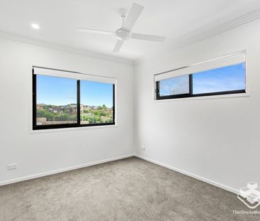 4 Bedroom, Pool in complex, 3 Carparks - Photo 5