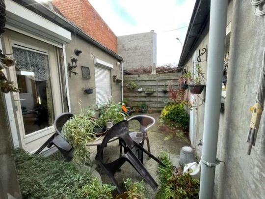 Bescheiden woning met 1 slaapkamer, gesloten terras en tuinberging in hartje Geel! - Foto 1