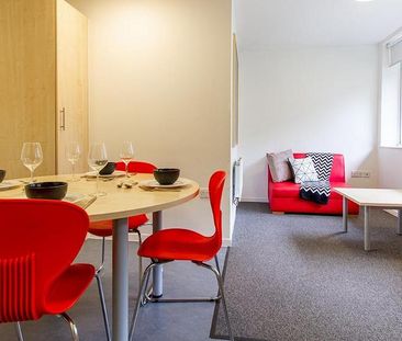 1 bedroom in a flat share to rent - Photo 4