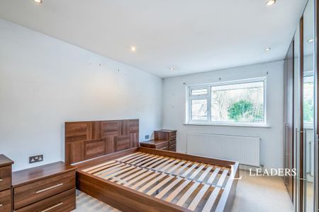 4 bedroom detached house to rent - Photo 4