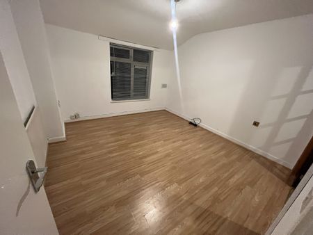 2 Bed Flat, Lenchs Green, B5 - Photo 3