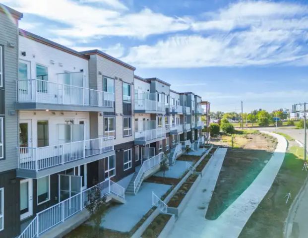 BRIGHT MODERN 1 BEDROOM INGLEWOOD UNIT | 1605 17 Street Southeast, Calgary - Photo 1