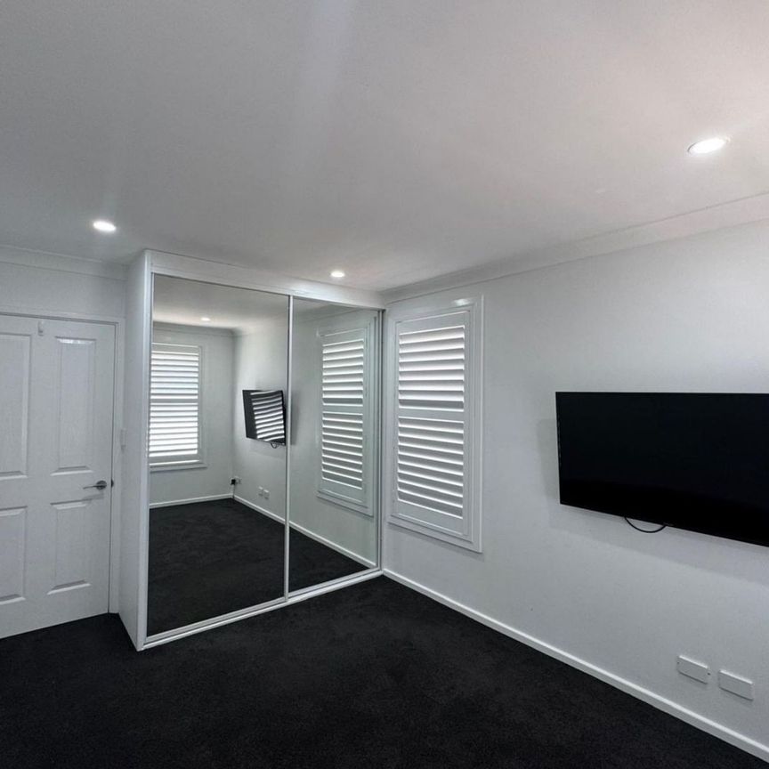 Modern 3 Bedroom Family Home&excl; - Photo 1