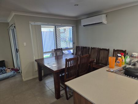 Springfield Lakes - Photo 3