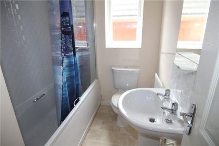 3 bedroom semi-detached house to rent - Photo 5