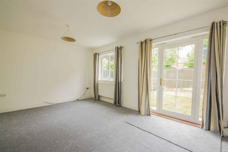 3 bed House - Detached To Let - Photo 2