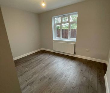 2 Bed Flat, Wayside, NW11 - Photo 4