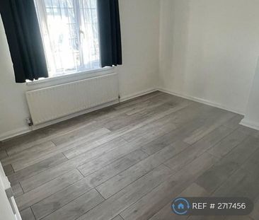 4 bedroom semi-detached house to rent - Photo 1