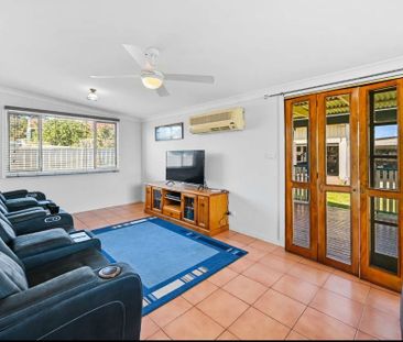 FAMILY LIVING IN THE HEART OF TOWN - Photo 3