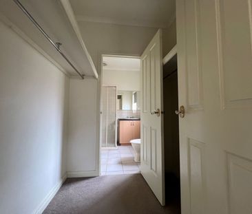 Classic 3Br Home in Sunshine! - Photo 1