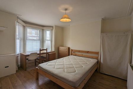 4 bedroom terraced house to rent - Photo 5