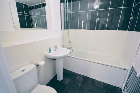 Dalmeny Way, Epsom, Surrey, KT18 7DD - Photo 5