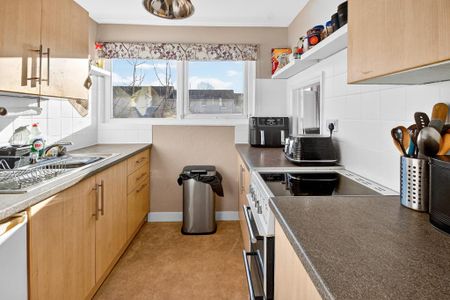 2 bedroom maisonette to rent - Photo 4