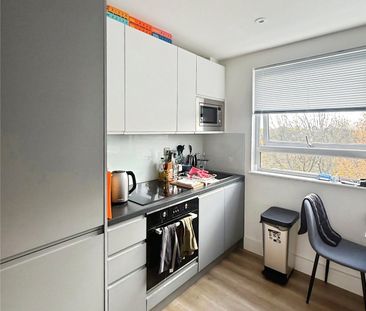 apartment to rent Wood Street, East Grinstead, West Sussex, RH19 - Photo 4