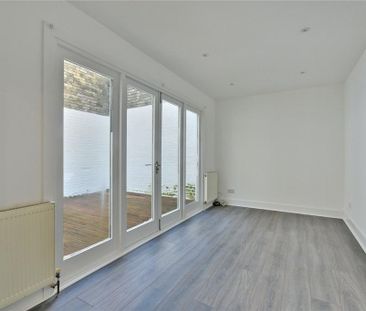 3 bedroom flat to rent - Photo 2