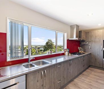 Modern 3BR Pakuranga Retreat w/ Garden - Photo 3