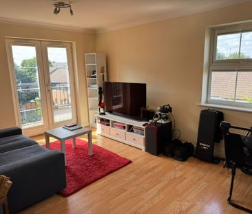 2 Bed Flat, Piper Way, IG1 - Photo 1