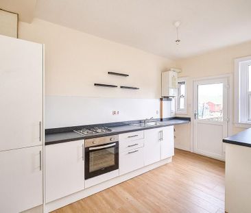 3 bedroom flat to rent - Photo 5