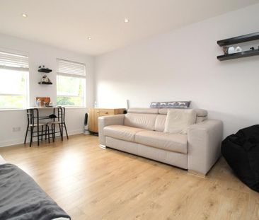 Studio to rent - Photo 2